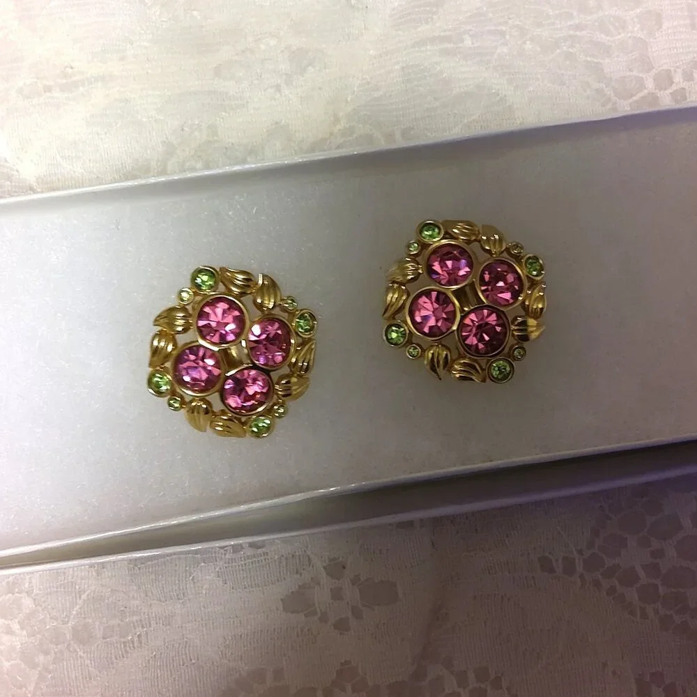 Vintage Pink & Green Crystal Gold Tone Earrings Non-Pierced Clip Earrings - Picture 11 of 11
